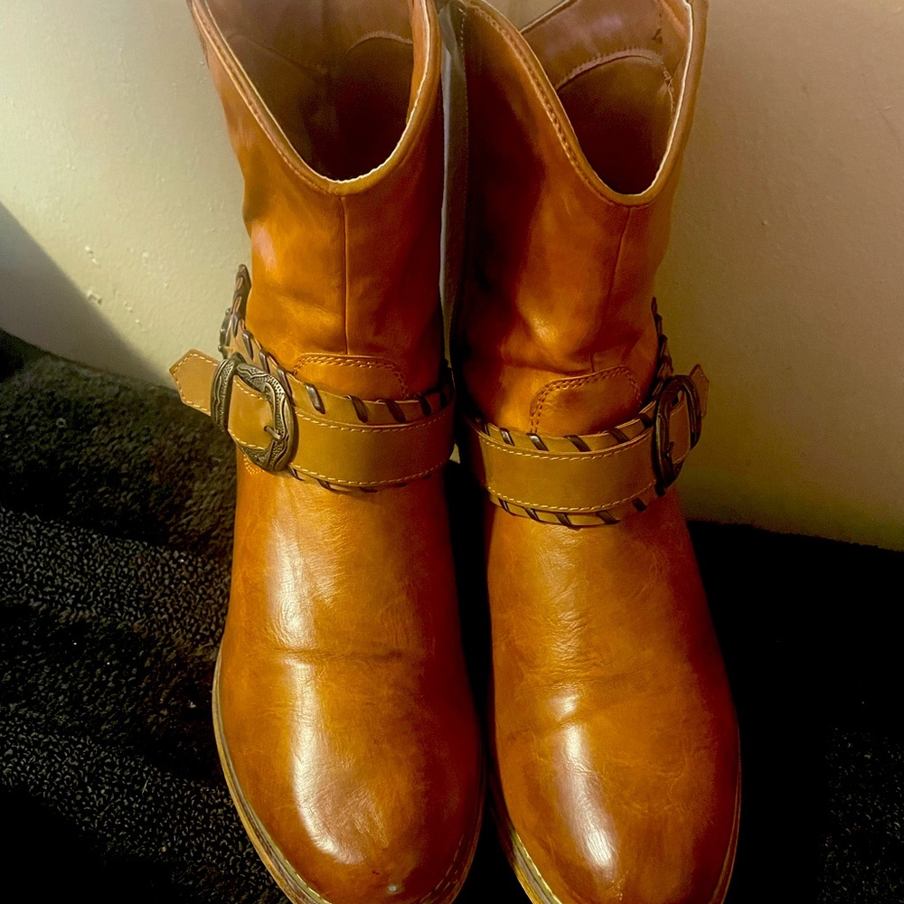 Women Pierre Dumas brown boots size 9